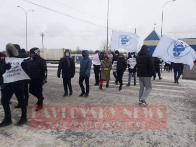 Моряки перекрыли дорогу под Одессой на Киев
