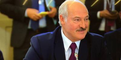 Лукашенко прорекламировал кнопочные телефоны