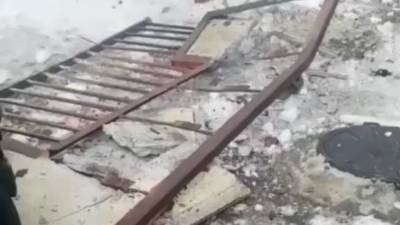 Балконная ограда обрушилась во Владивостоке, ФАН публикует видео