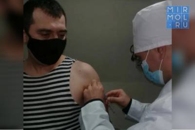 Военные медики Каспийской флотилии приступили к вакцинации военнослужащих от коронавируса