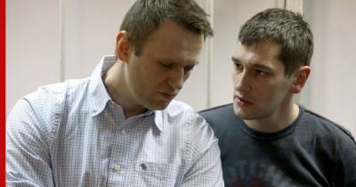 Защита Навального обжаловала замену условного срока на реальный