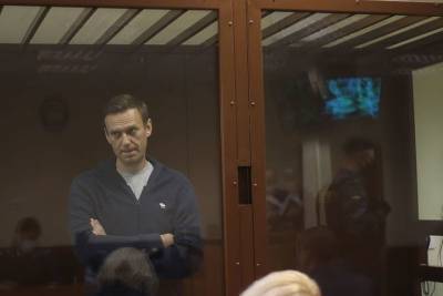 Судья объявила перерыв из-за поведения Навального