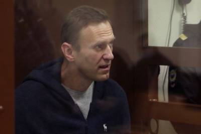 Ветеран отказался участвовать в суде из-за оскорблений Навального