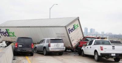 Масштабное ДТП в США: на техасской дороге столкнулись более 130 авто, есть жертвы (ФОТО)