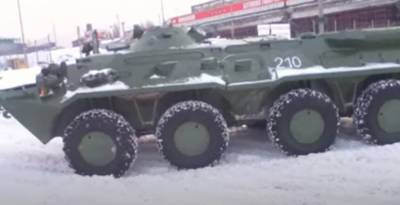 На въезде в Киев дежурят БТРы: что известно о ситуации на дорогах