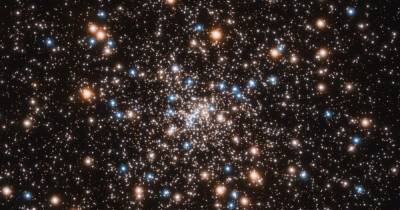 Астрономы нашли целый рой черных дыр в звездном скоплении недалеко от Земли