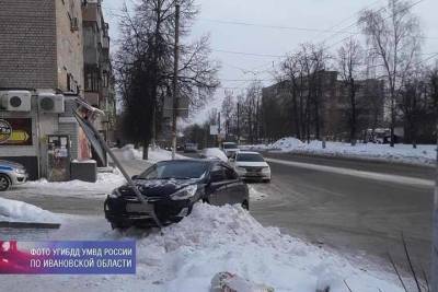 В Иванове в ДТП травмы получил ребенок, а в Кохме иномарка врезалась в автобус