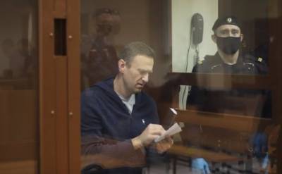 Алексей Навальный получил уже около десяти замечаний от судьи по делу о клевете на ветерана