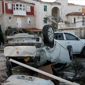 В результате смерча и урагана в Турции пострадали 16 человек