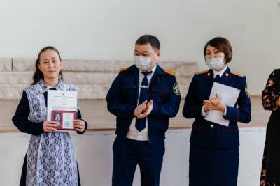 Юные герои: в Республике Бурятия наградили медалью 14-летнюю девочку, спасшую троих детей из пожара – Учительская газета