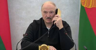 "Чтобы американцы не отслеживали": Лукашенко призвал переходить на кнопочные телефоны