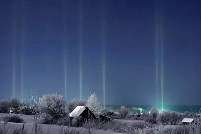 Костромичи смогли наблюдать редкое природное явление — световые столбы