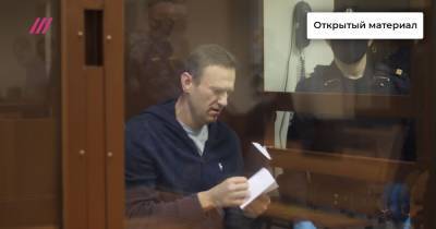 «Единственный, кто выступает на стороне вашего дедушки — это я»: как Навальный задавал вопросы внуку ветерана в суде