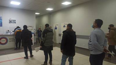 Иностранным гражданам будут помогать найти работу в "Едином миграционном центре" Петербурга