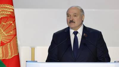 Лукашенко обратился к "спрятавшимся под плинтусом"