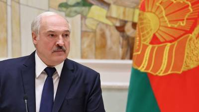 За вами следят американцы: Лукашенко раскритиковал iPhone 12