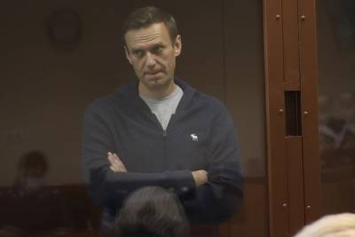 Прокурор расплакалась в суде над Навальным, читая воспоминания ветерана