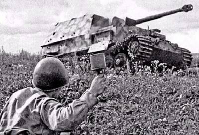 «Как уничтожить немецкий танк»: памятка красноармейцев
