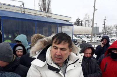 Дорога на Киев перекрыта: в Одессе Саакашвили поддержал протест моряков