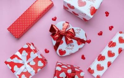 Больше половины украинцев намерены дарить подарки на Валентина – опрос