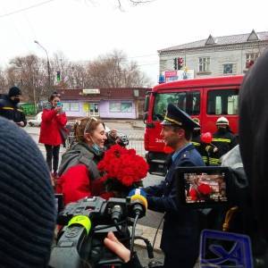 Эвакуация и пожарная сирена: запорожский спасатель сделал оригинальное предложение свое девушке. Фото