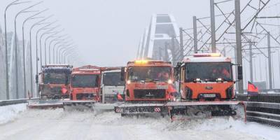 Непогода в Киеве: в столице выпало почти 50 см снега, его вывозят тоннами