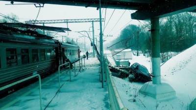 Движение, прерванное из-за падения машины на поезд под Клином, восстановлено