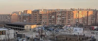 В российском Владикавказе мощный взрыв уничтожил трехэтажное здание супермаркета: видео