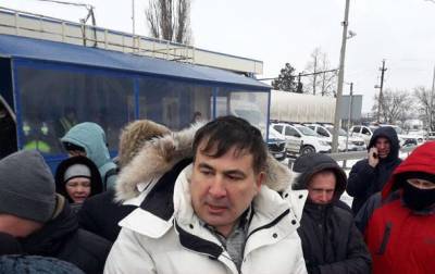 Саакашвили вместе с протестующими моряками перекрывает трассу в Одессе