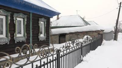 Женщина провела 10 часов под снегом в Новокузнецке.