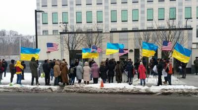 Посольство США на Украине устроило "гаражную распродажу"