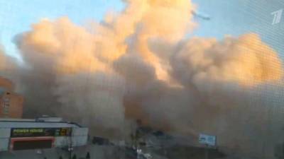 Момент мощного взрыва в супермаркете во Владикавказе попал на видео