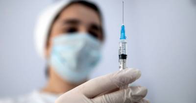 Венгрия начала вакцинацию от коронавируса российским "Спутником V"