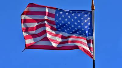 Флаг США унесло ветром на открытии учений AMAN-2021 в Пакистане