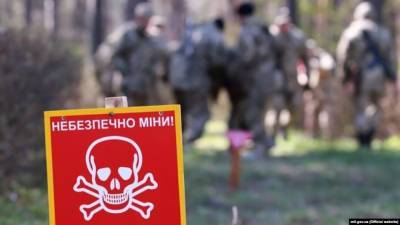 Российские оккупанты устанавливают мины вдоль линии соприкосновения, – разведка