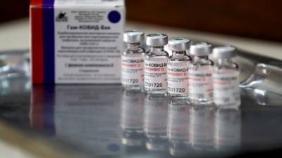 COVID-19: Венгрия начала делать прививки российским "Спутником V"