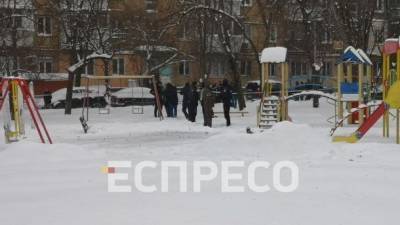 В Киеве мужчина подорвал себя гранатой на детской площадке