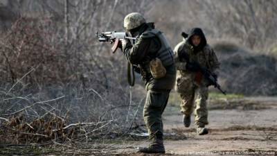 На Донбассе подорвался украинский военный: первые детали