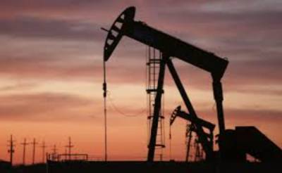 Нефть дешевеет после скачка цен на данных о запасах в США