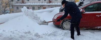 Мэр Орла показал горожанам как самим чистить улицы от снега
