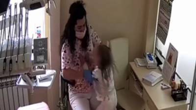 В Ровно стоматолог била и дергала пациентов-детей