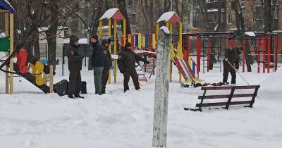 Самоубийство на детской площадке в Киеве: стали известны подробности (видео)