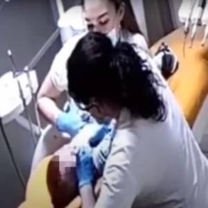 В Ровно во время лечения детский стоматолог избивала маленьких пациентов. Видео