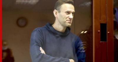 Навальному сделали замечание за угрозу "вывести судью из зала"
