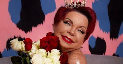 Мама певицы Наташи Королевой отпраздновала 75-летние в короне и розовом мини
