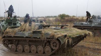 Бойцы ВСУ разместили 14 БТР и БМП на линии соприкосновения с ЛНР
