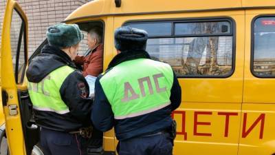 Школьный автобус столкнулся с легковым автомобилем в Челябинской области