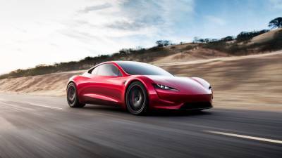 "Не убивая людей": Илон Маск хочет, чтобы Tesla Roadster 2 мог летать – что подразумевает