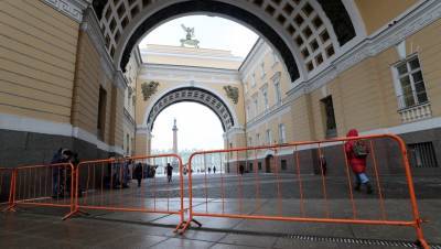 МВД Петербурга не смогло объяснить заборы в центре города