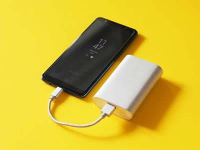 Эксперты: Быстрая зарядка не гробит батарею смартфона